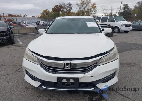2017 Honda Accord Touring V6 z USA, uszkodzony, nr VIN 1HGCR3F91HA019349
